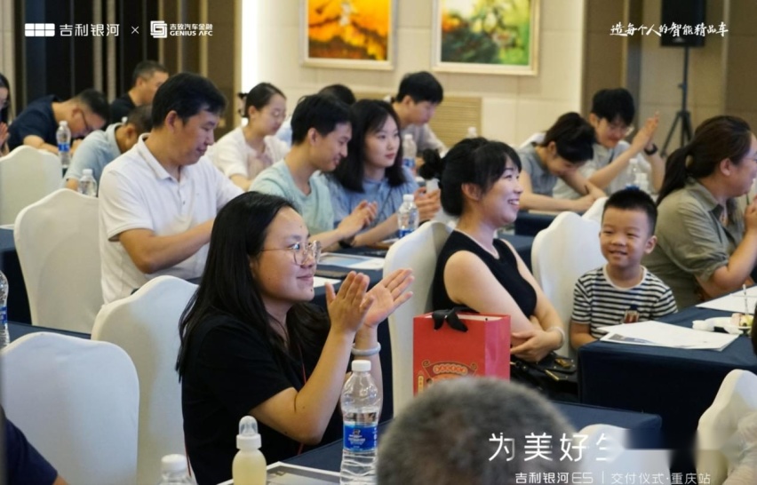 八月“火炉”不敌提车热情，吉利银河E5重庆火爆交付