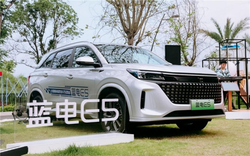 小众圈子里的大众化产品，蓝电E5这款“奶爸车”很上道