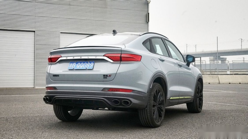 2.0T+8AT动力组合，突出运动化元素，体验吉利星越S