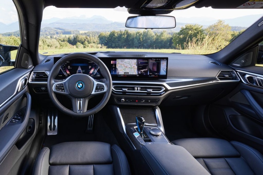 标配空气悬挂 BMW i4售价44.99万起
