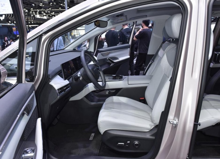 上汽大通G70设计越来越精致，把MPV的视觉感受设计成了SUV