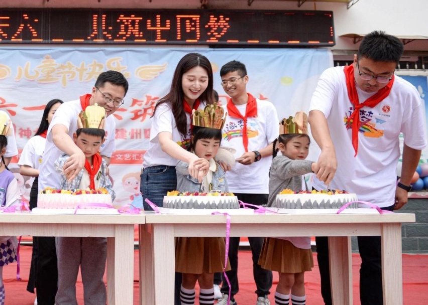 东风润 神龙情！ 神龙汽车与知音车主同行开展六一爱心捐赠活动