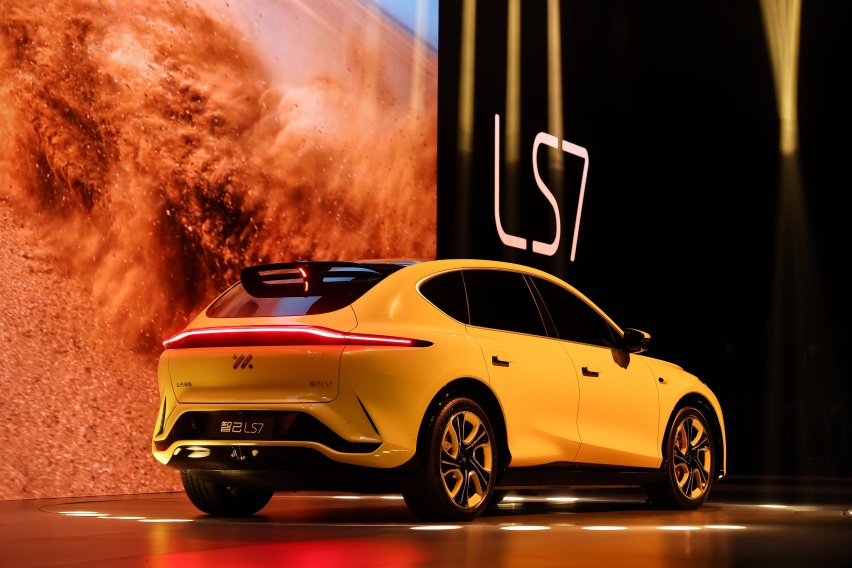 「中大型豪华SUV」智己LS7开启全国预售，价格区间35万元-50万元
