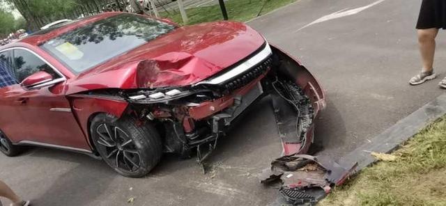 国货之光比亚迪汉首撞，85km麋鹿测试是要上天？