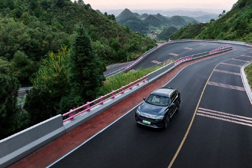 大五座旗舰电动 SUV，魏牌新摩卡 Hi4 焕新上市！