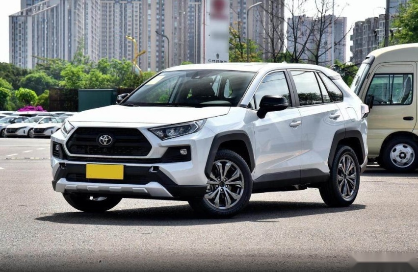 换装后的一汽丰田新RAV4荣放变得更“野”了