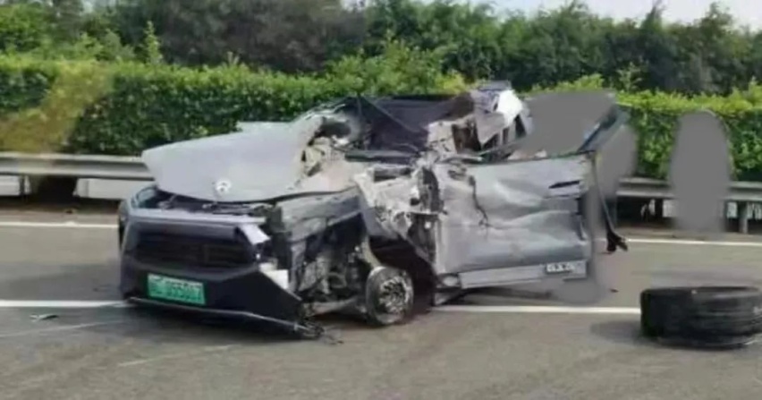 又撞车了，疑似小鹏P7开辅助驾驶追尾大货车，不要再炫耀了