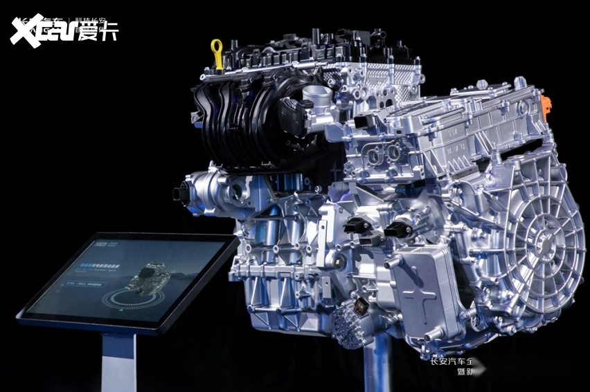 一手提发动机,一手提三电,新蓝鲸动力发布,跟奔驰想一块去了?