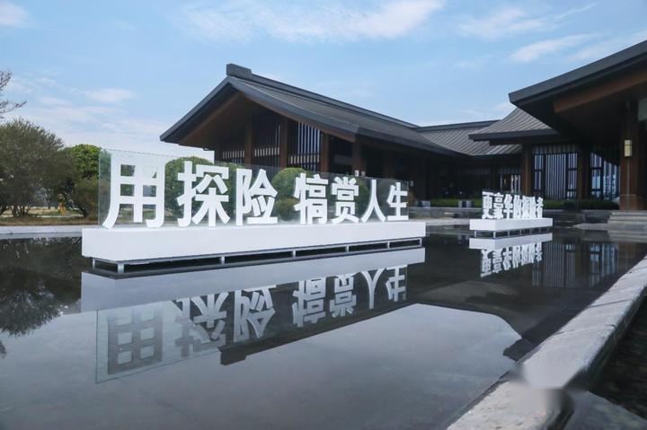 SUV中的“始祖鸟”？速看福特探险者赤金版“六边形能打”