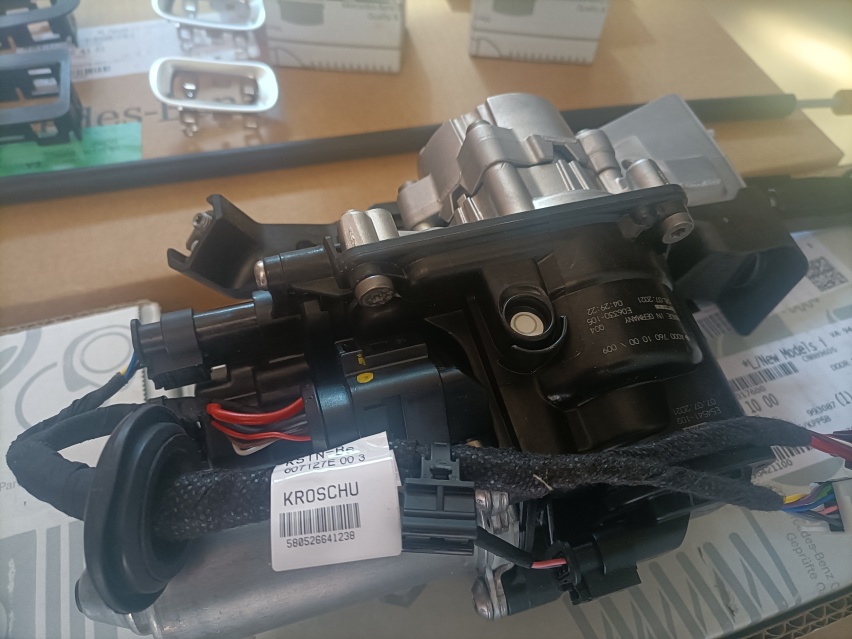 21款迈巴赫S480升级原厂主动环境氛围灯 自动后门 车载冰箱施工详细