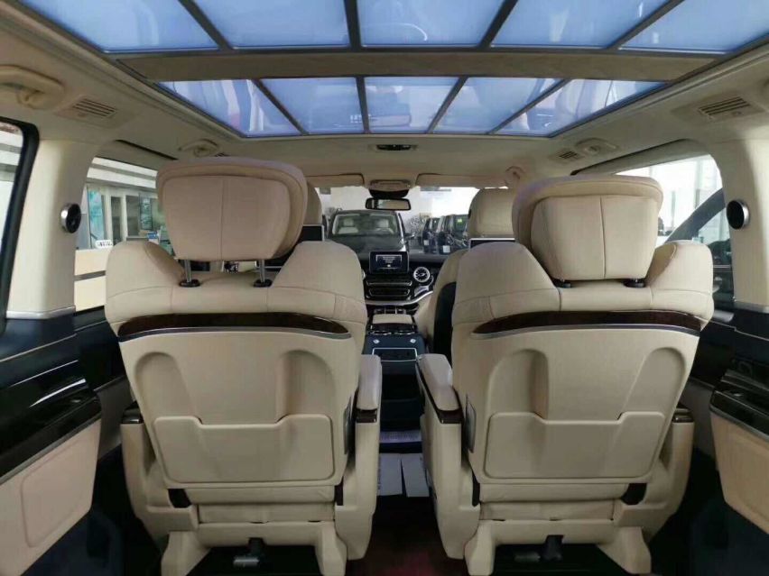进口奔驰V250商务车，外型时尚灵动，内涵匠心重塑...