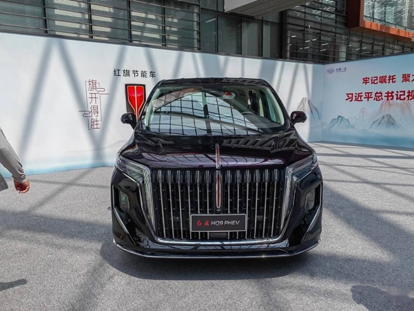红旗HQ9 PHEV抢先看，百公里油耗2.4L，2024年2月上市