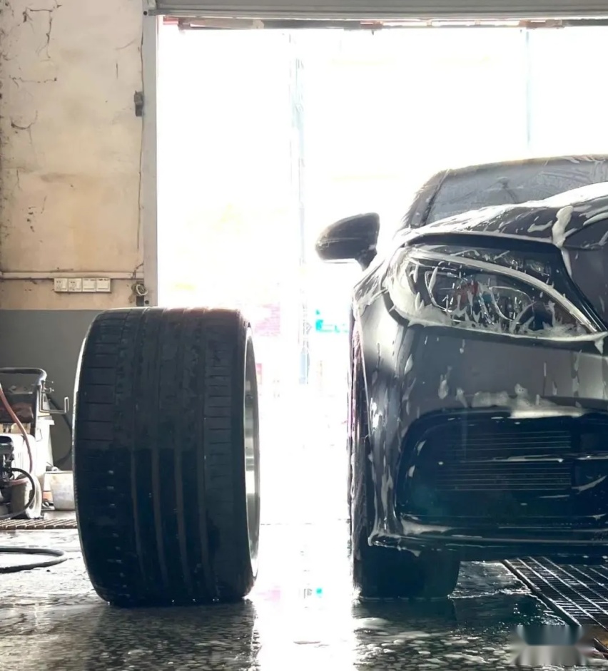 赶在过年前换奔驰C Coupe，加班加点割完宽体快乐过新年