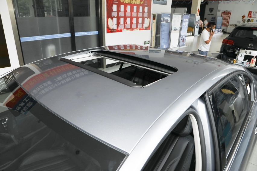 全系1.6T+爱信6AT+6安全气囊，新款标致408配置比老款更厚道？