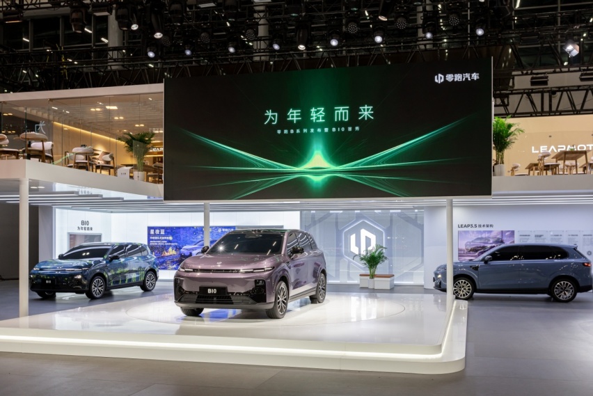 零跑全新B系列首款车型B10闪耀广州车展，卓越品质引领市场标杆