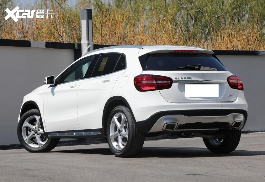 奔驰gla销量下滑除了换代的原因外,车主反馈的整体悬架偏硬,座椅偏硬