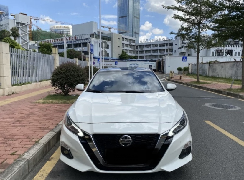 追求推背感，放弃迈腾选择2.0T日产天籁，这价格没买贵吧