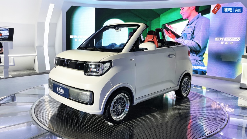 除了9.99万元的宏光MINI敞篷上市，盛典的改装车、快充也值得看看