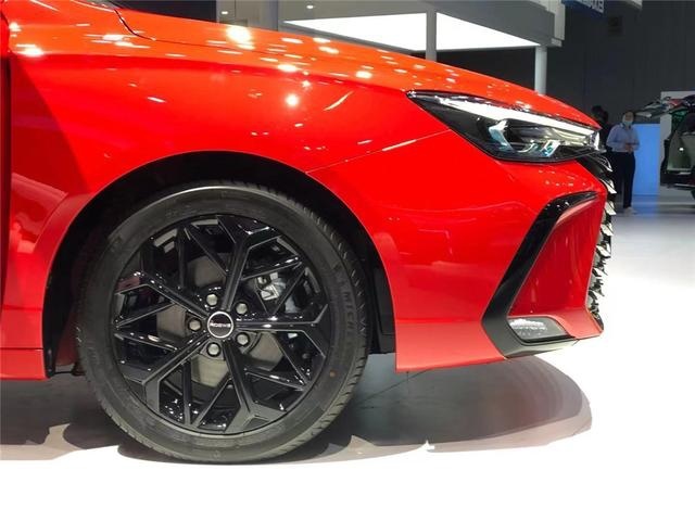 造型更运动，荣威i5 GT售8.79万起，适合年轻人