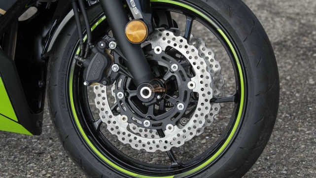 零百加速4秒出头 川崎Ninja650 进口中量级性价比之选