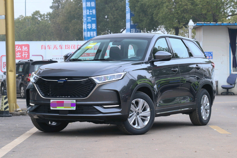 7万买低配桑塔纳？看看新款中型SUV，1.5T狂甩178马力