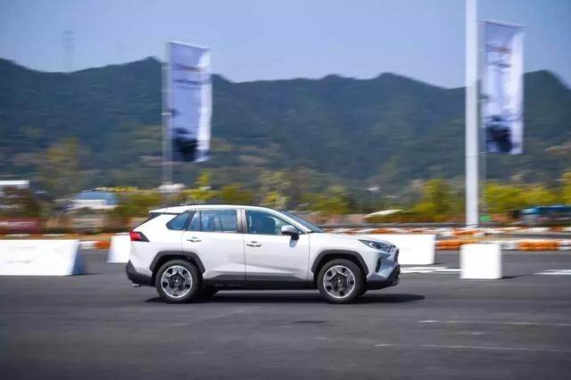 一汽丰田全新RAV4荣放：重返热血年少
