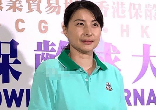 郭晶晶三胎后现身 或许缺一台东风AX7的宝宝模式？