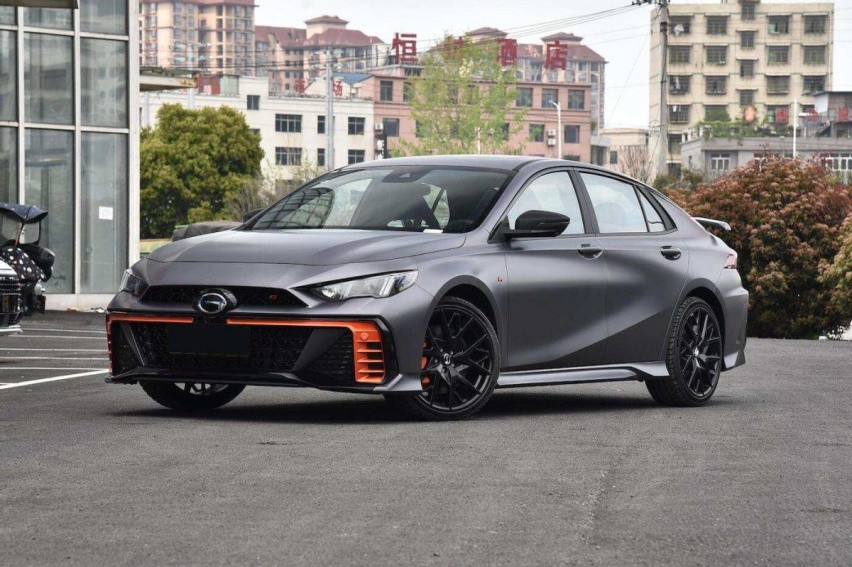 国产再出新卷王！13.8万就配2.0T+8AT，5秒破百，带你看全新影