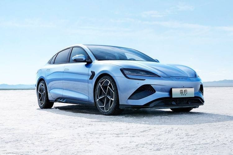 新增700km续航版本、直降2万元 海豹冠军版：还有谁？