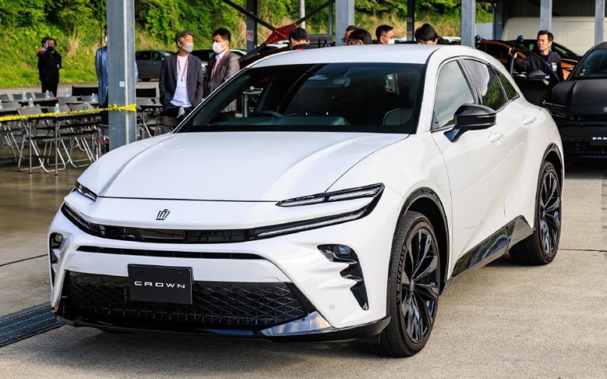 向德系豪华SUV发起挑战：40万的皇冠SUV，你会买不？