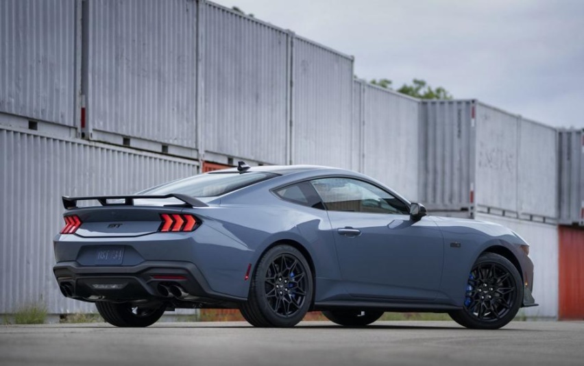 最后一代V8发动机车型，内饰增加数字化装扮，全新福特Mustang