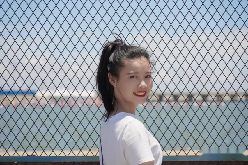 女徒儿给理想ONE当车模：奶爸车的另一个妙用