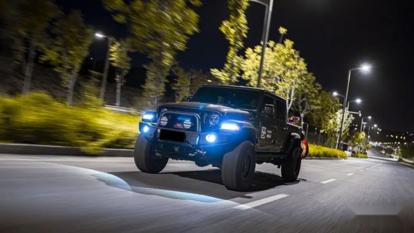 硬派越野风的Jeep角斗士，就算15年报废也不能阻挡我帅