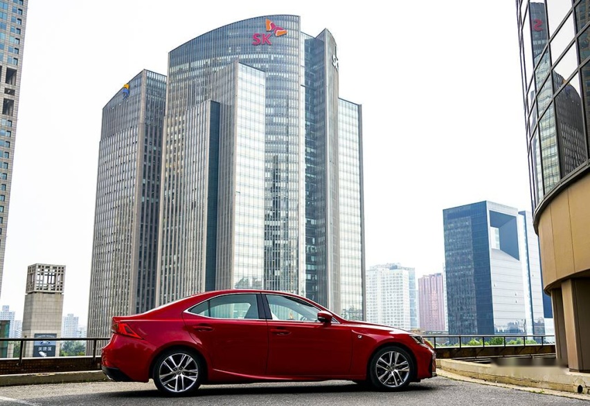 运动与优雅兼容，试驾雷克萨斯IS 300 F SPORT
