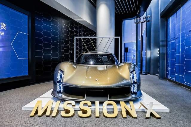 保时捷纯电动超级概念跑车Mission X抵达广州