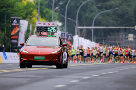2026一汽红旗长春马拉松激情开跑，红旗天工满电出发全程护航