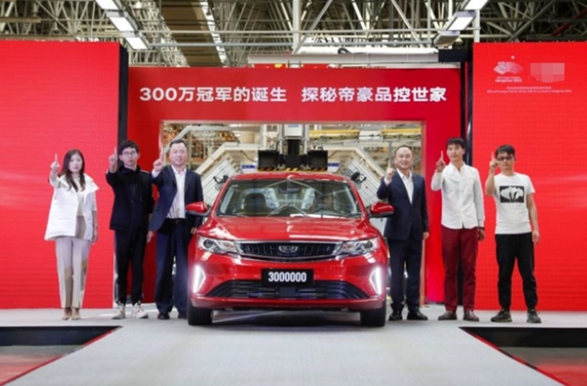 预算10万可选它，吉利帝豪L·Hi·P安全性能突出，家用有保障