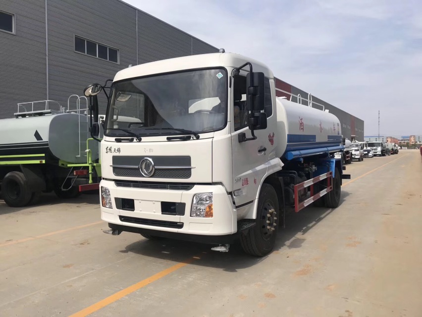 东风天锦12-15吨洒水车 国五绿化喷洒车带雾炮图片