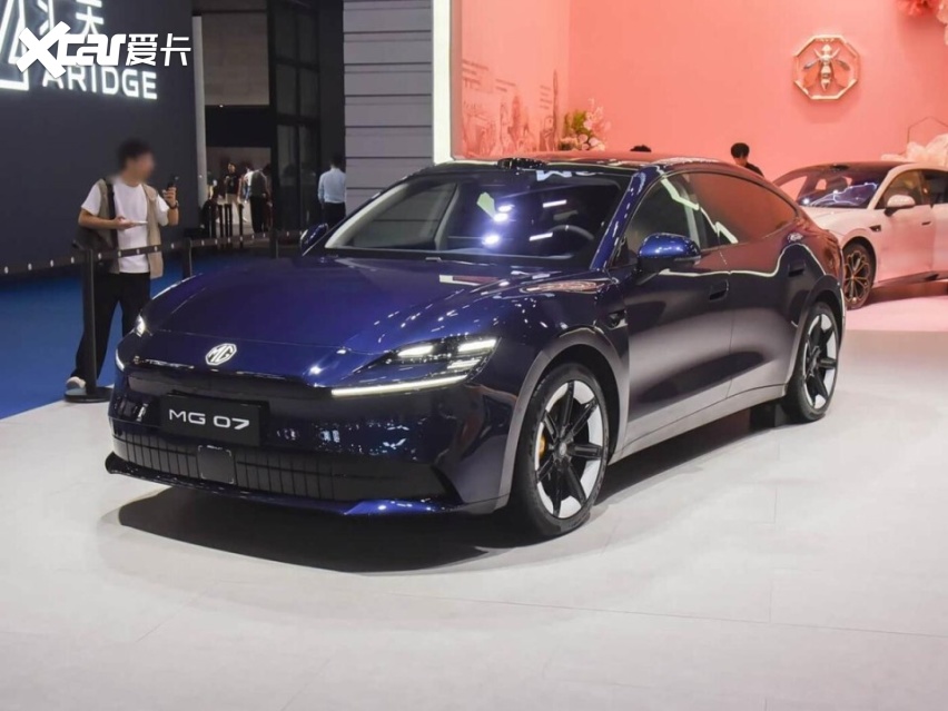 全系标配电磁悬架,入门版还直降2万,上汽名爵MG 07值吗?