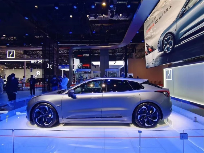 特斯拉Model 3 VS 极氪001，30万级纯电轿车该选谁？