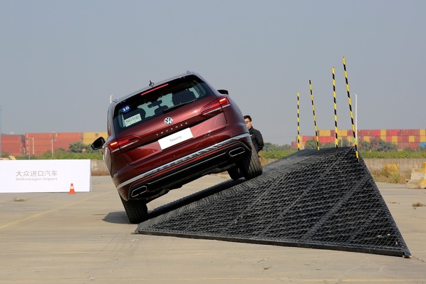 为什么是最具性价比豪华SUV？试驾全新大众途锐