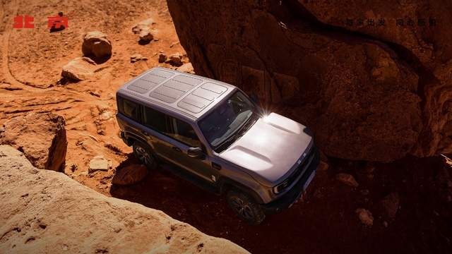 北京汽车全新BJ40刀锋英雄版开启预售,刀锋双雄,登锋越极