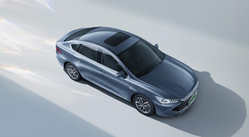 最便宜的新能源三厢轿车 比亚迪秦PLUS荣耀版上市 7.98万元起