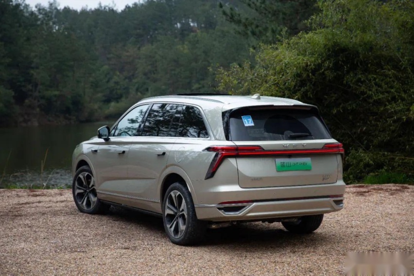 30万、插混、大六座SUV，这杯“蓝山”要硬刚理想L8？