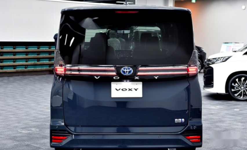 运动型MPV？新一代丰田VOXY海外开售，价格仅为埃尔法一半