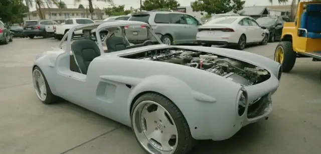 30万的特斯拉Model 3改成千万神车奔驰300SL，看完心动了！