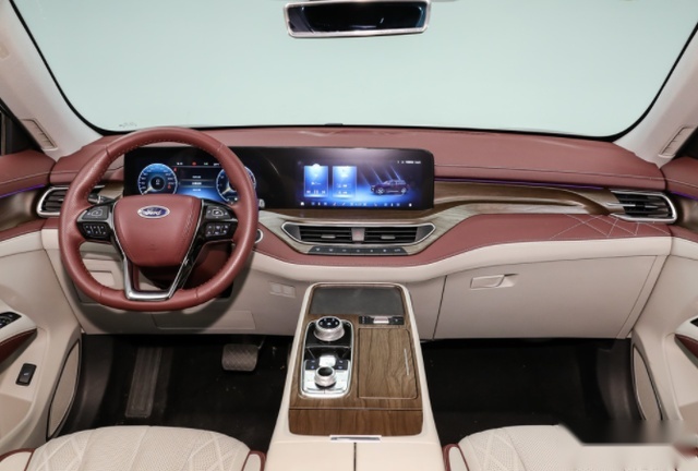 福特全新“大五座SUV”来袭，三大件终于有诚意了，这回能火吗？