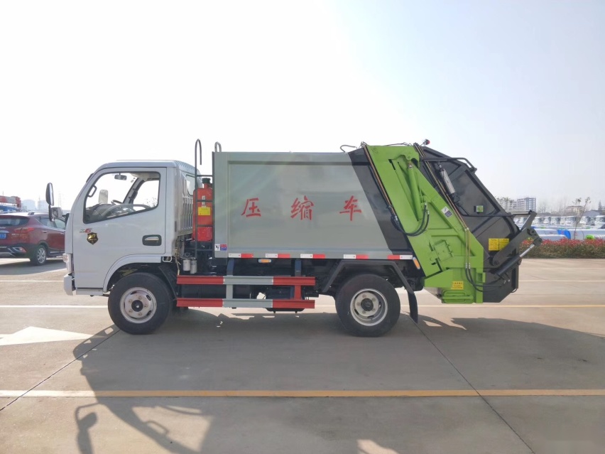 东风多利卡6方压缩式垃圾车 国五后挂桶式垃圾车图片