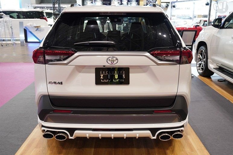 文能大嘴玩低趴，武能升高搞越野，看七种风格改装的丰田RAV4