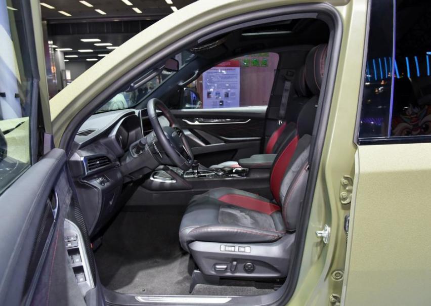 看上去很像丰田RAV4？大通D90 Pro亚马逊版，走越野路线